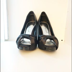 White House Black Market peep-toe, bowed heels